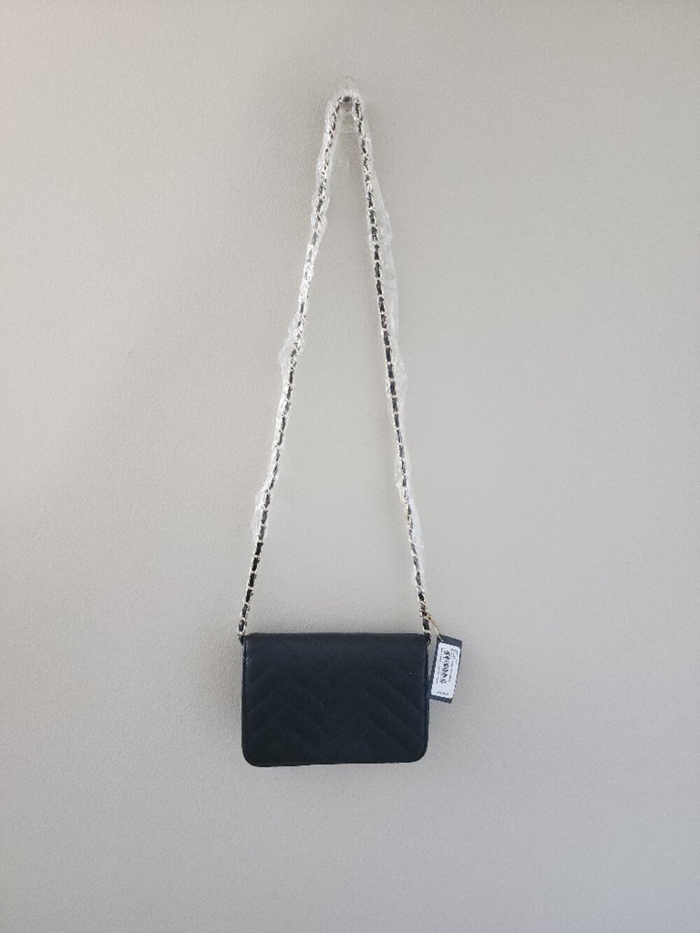 NWT Bebe Sophia Black Chevron Quilted Crossbody Bag - Picture 4 of 8